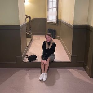 Meet your Posher, Simona